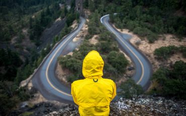 Person overlooking a crossroad, representing the choice between LMS, LXP and ILP