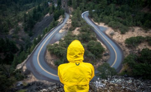 Person overlooking a crossroad, representing the choice between LMS, LXP and ILP