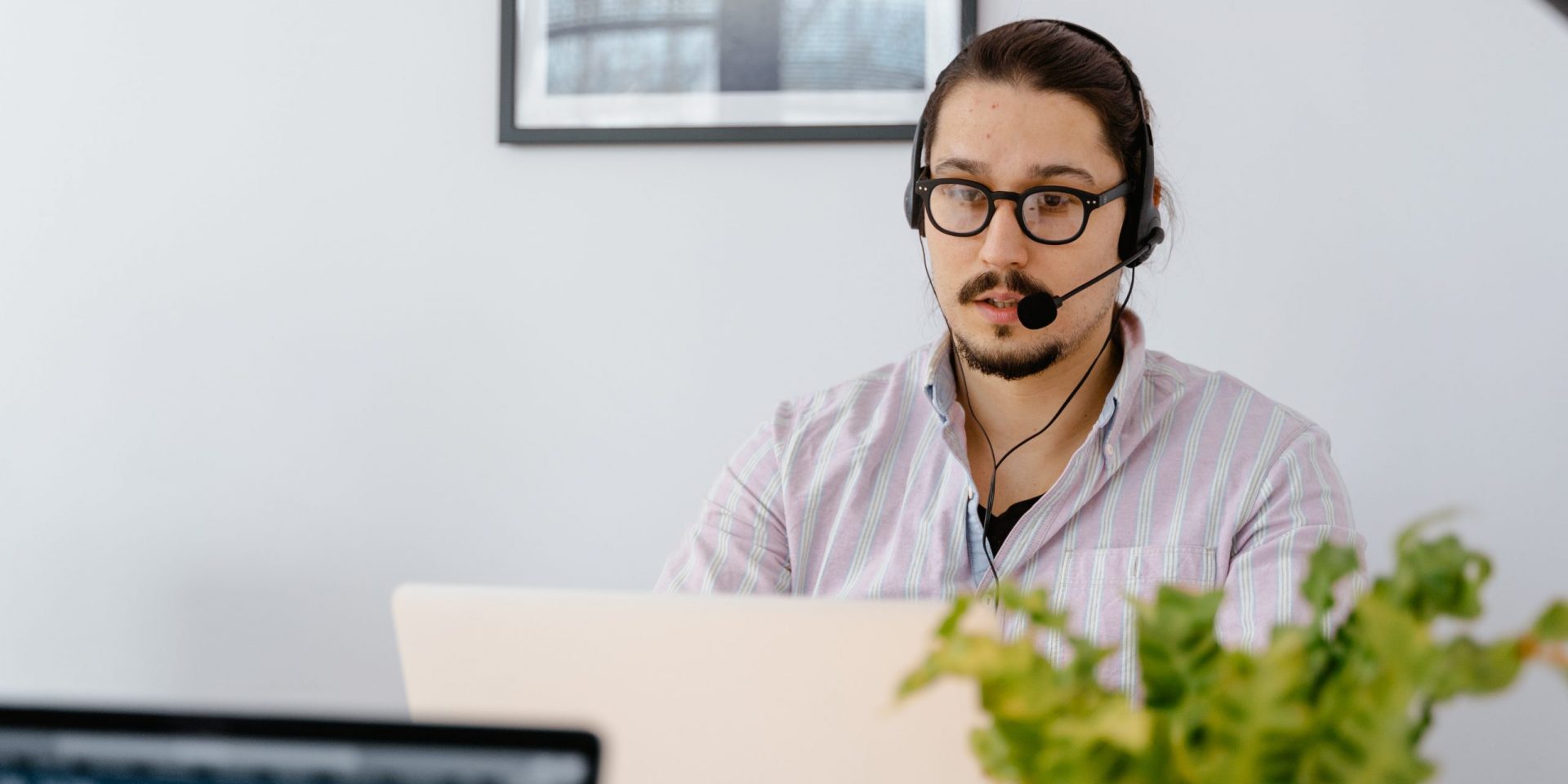 Managing customer relationships in the hybrid working era