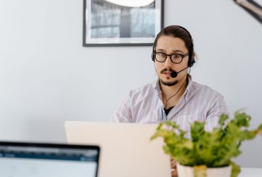 Managing customer relationships in the hybrid working era